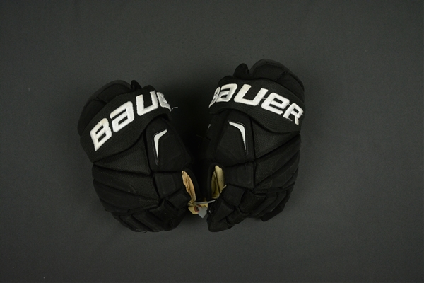 Brayden Schenn - Philadelphia Flyers - Game-Used Gloves - 2015-16 Season