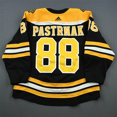 Take it from Bruins great Rick Middleton: David Pastrnak belongs on top