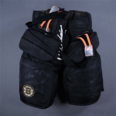 Jeremy Swayman - Boston Bruins - Black, Vaughn Pants - 2021-22 NHL Season